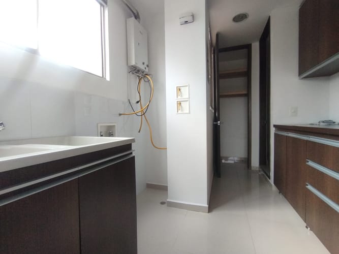 Apartamento de 3 alcobas en arriendo en El Poblado, Medellín, 143 m² · foto 2 de 20