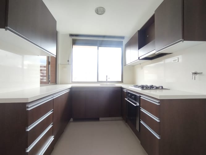 Apartamento de 3 alcobas en arriendo en El Poblado, Medellín, 143 m² · foto 5 de 20