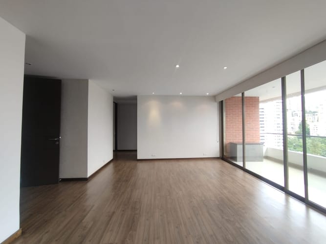Apartamento de 3 alcobas en arriendo en El Poblado, Medellín, 143 m² · foto 8 de 20