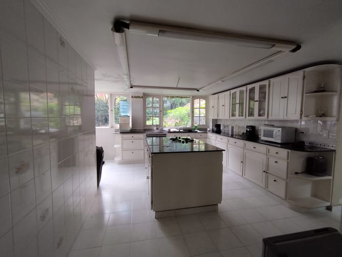 Casa de 6 alcobas en arriendo en Urbanización Las Cumbres, Medellín, 400 m² · foto 16 de 20