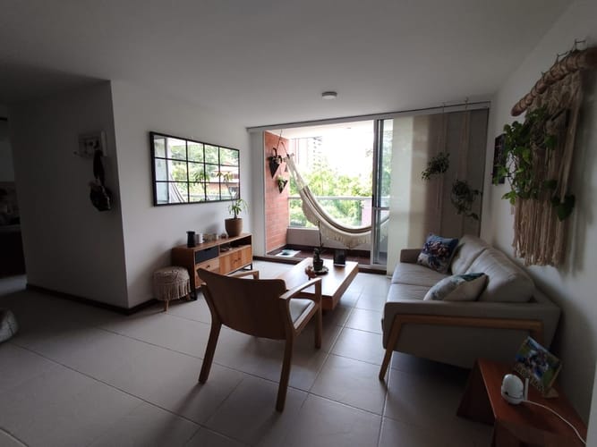 Apartamento de 2 alcobas en arriendo en Loma Del Esmeraldal, Envigado, 79 m² · foto 2 de 15