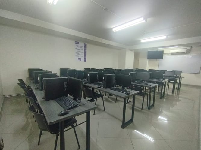 Edificio en arriendo en Prado, Medellín, 2368 m² · foto 6 de 20