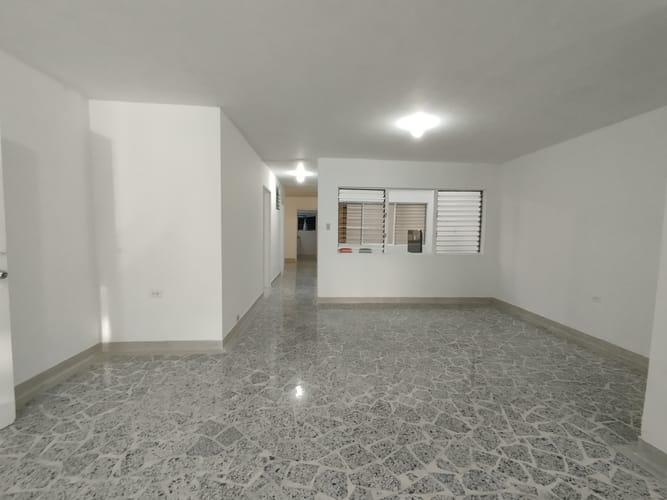 Casa de 4 alcobas en arriendo en Laureles, Medellín, 240 m² · foto 2 de 20