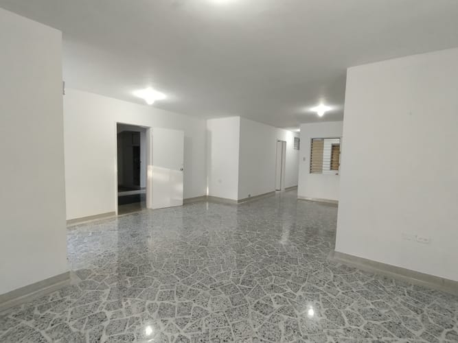 Casa de 4 alcobas en arriendo en Laureles, Medellín, 240 m² · foto 3 de 20