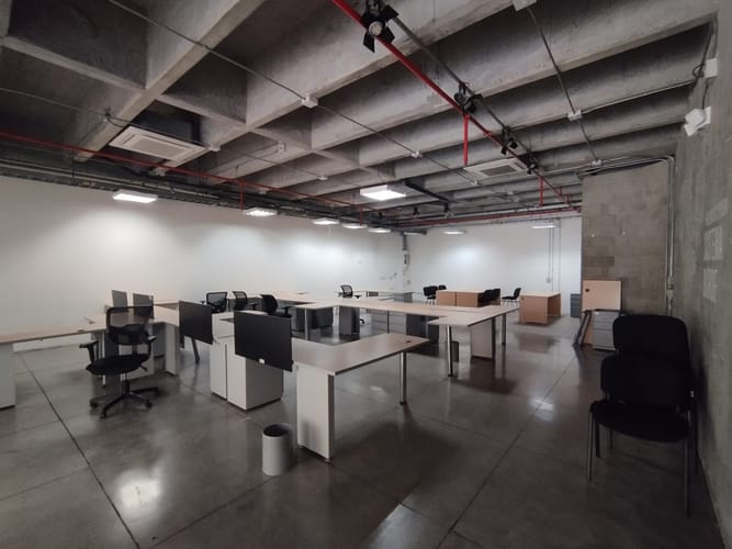 Oficina en arriendo en Conquistadores, Medellín, 114 m² · foto 2 de 13