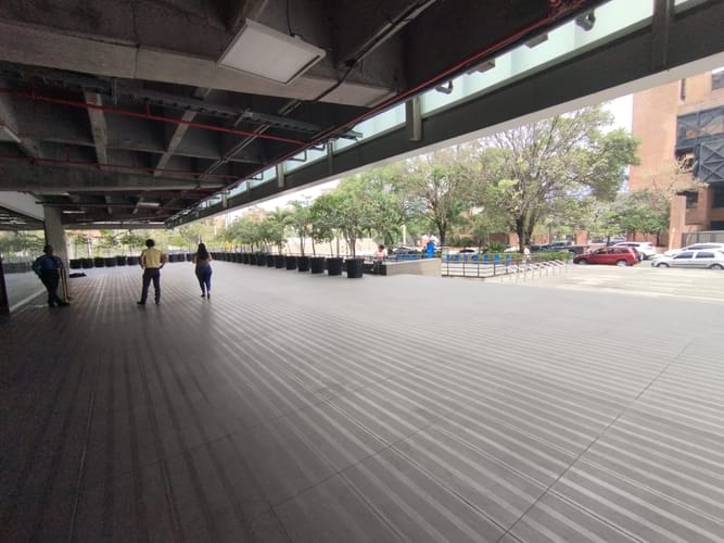 Oficina en arriendo en Conquistadores, Medellín, 114 m² · foto 4 de 13