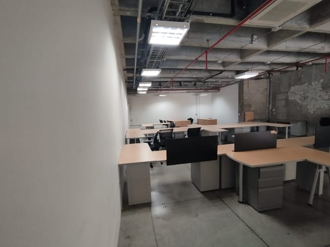 Oficina en arriendo en Conquistadores, Medellín, 114 m² · foto 10 de 13