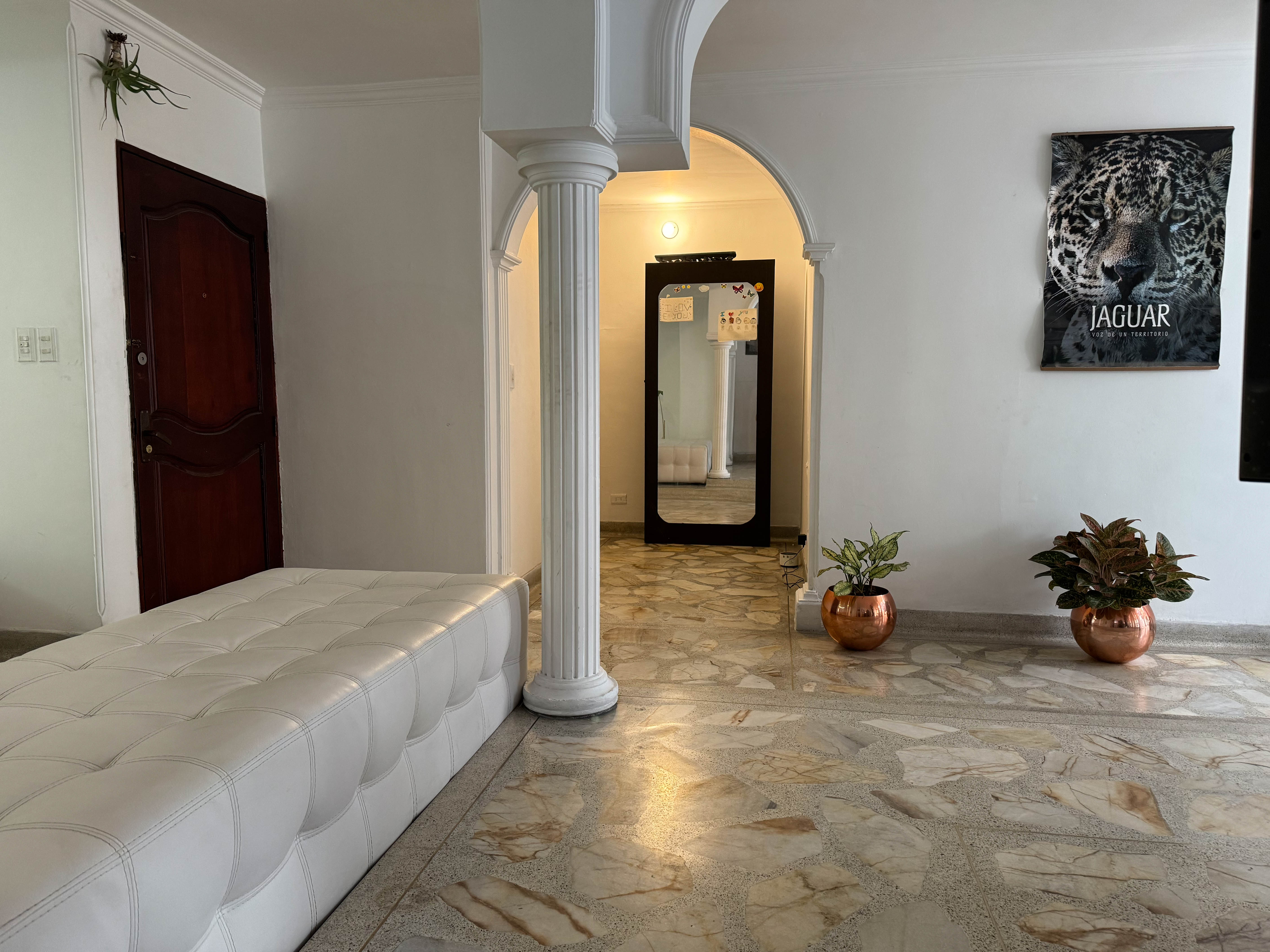 Apartamento en arriendo en Laureles, Medellín · foto 2 de 13