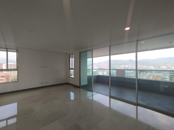 Apartamento de 3 alcobas en arriendo en El Poblado, Medellín, 125 m² · foto 2 de 20
