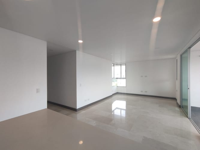 Apartamento de 3 alcobas en arriendo en El Poblado, Medellín, 125 m² · foto 3 de 20