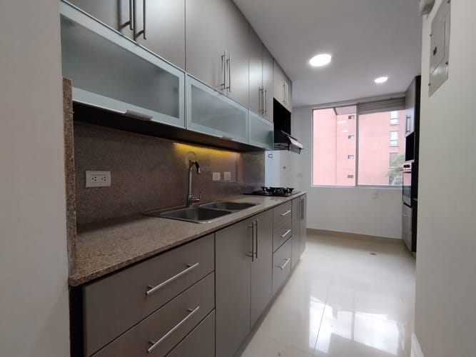 Apartamento de 3 alcobas en arriendo en El Poblado, Medellín, 110 m² · foto 4 de 20