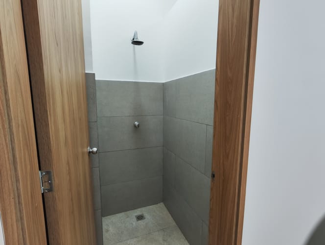 Local en arriendo en La Castellana, Medellín, 82 m² · foto 5 de 8