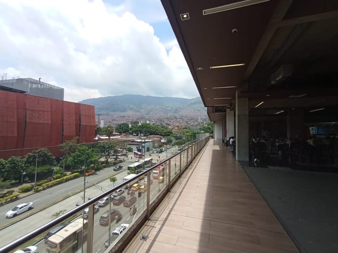 Local en arriendo en El Chagualo, Medellín, 320 m² · foto 6 de 8