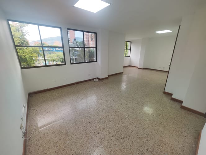 Oficina en arriendo en Laureles, Medellín, 39 m² · foto 4 de 8