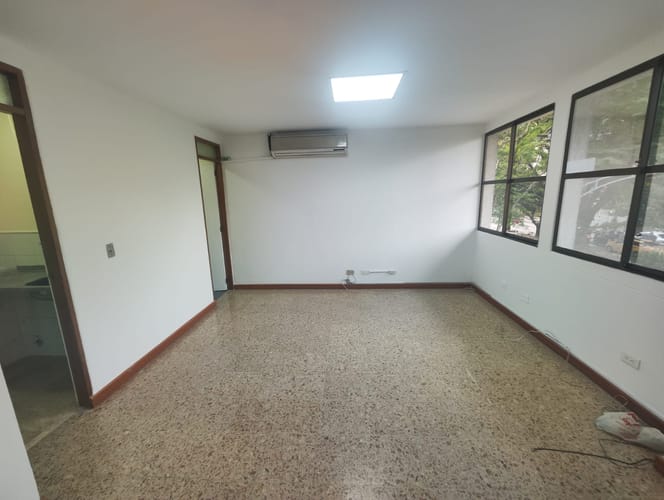 Oficina en arriendo en Laureles, Medellín, 39 m² · foto 5 de 8