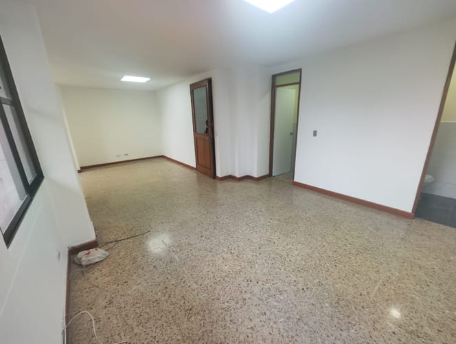 Oficina en arriendo en Laureles, Medellín, 39 m² · foto 6 de 8
