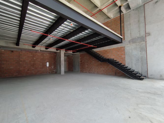 Local en arriendo en El Poblado, Medellín, 261 m² · foto 2 de 8