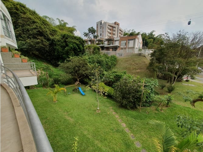 Casa de 4 alcobas en venta en Pinares, Pereira, 287 m² · foto 4 de 24