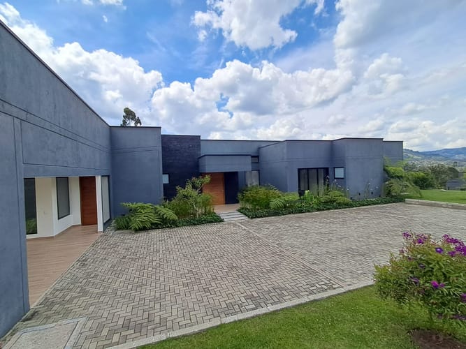 Casa de 3 alcobas en arriendo en El Retiro, 375 m² · foto 2 de 20