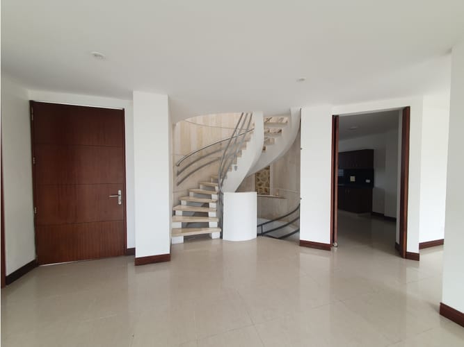 Casa de 4 alcobas en venta en Pinares, Pereira, 287 m² · foto 10 de 24