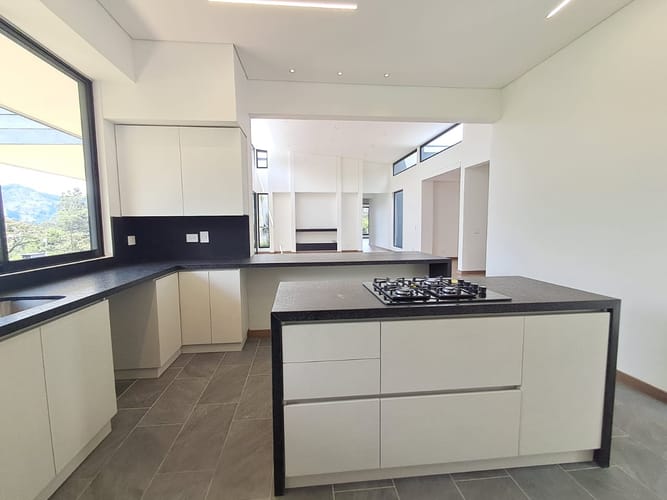 Casa de 3 alcobas en arriendo en El Retiro, 375 m² · foto 9 de 20
