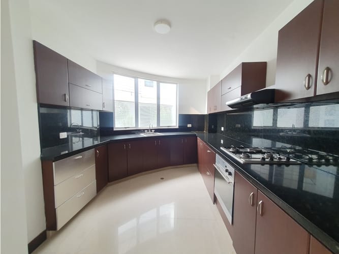 Casa de 4 alcobas en venta en Pinares, Pereira, 287 m² · foto 21 de 24