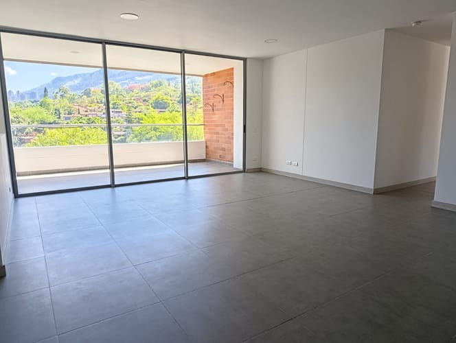 Apartamento de 3 alcobas en arriendo en Loma Del Escobero, Envigado, 145 m² · foto 3 de 20