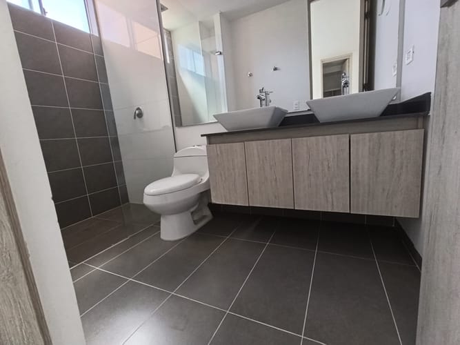 Apartamento de 3 alcobas en arriendo en Loma Del Escobero, Envigado, 145 m² · foto 17 de 20