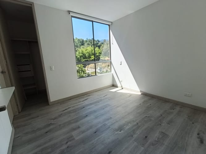 Apartamento de 3 alcobas en arriendo en Loma Del Escobero, Envigado, 145 m² · foto 18 de 20