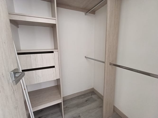 Apartamento de 3 alcobas en arriendo en Loma Del Escobero, Envigado, 145 m² · foto 19 de 20