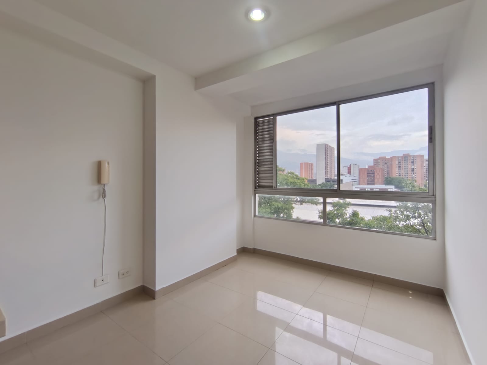 Apartaestudio en arriendo en Laureles, Medellín · foto 3 de 11