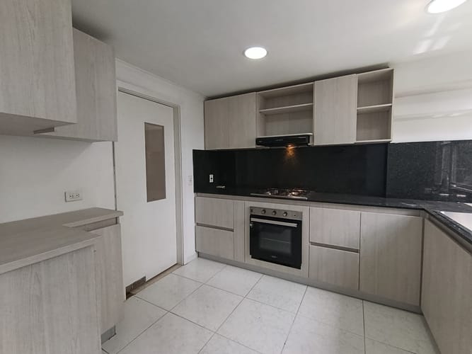 Apartamento de 3 alcobas en arriendo en Castropol, Medellín, 170 m² · foto 3 de 20