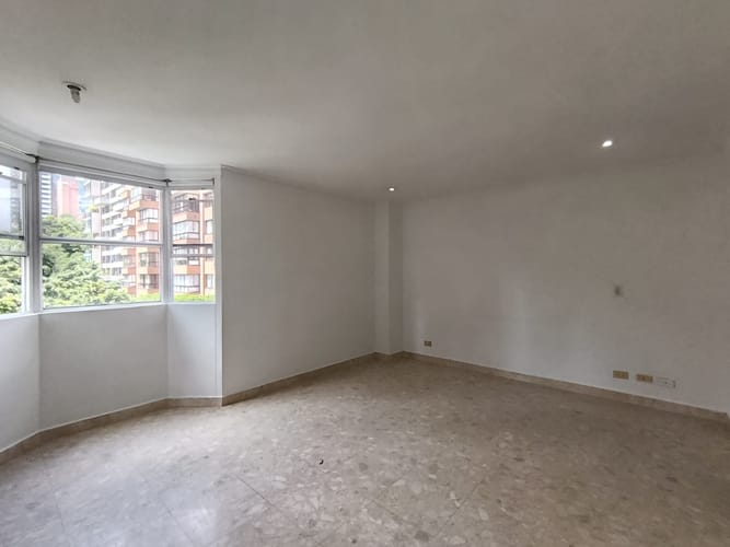 Apartamento de 3 alcobas en arriendo en Castropol, Medellín, 170 m² · foto 9 de 20