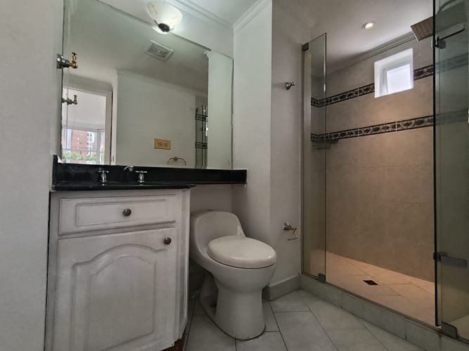 Apartamento de 3 alcobas en arriendo en Castropol, Medellín, 170 m² · foto 14 de 20