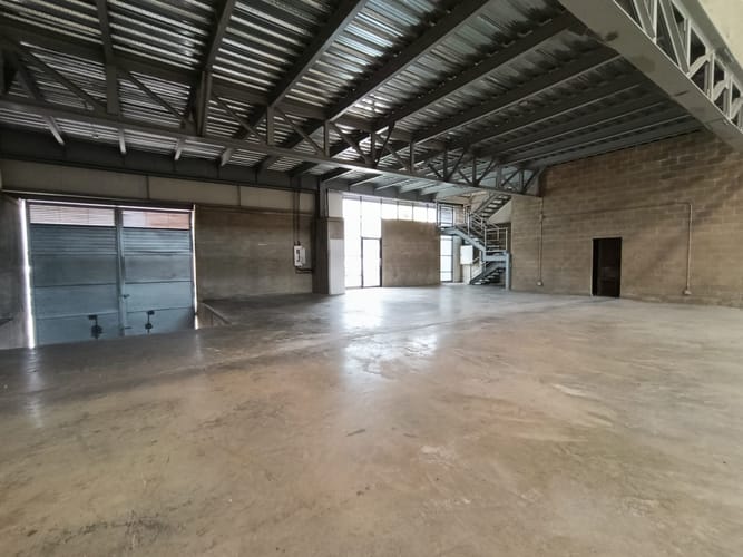 Bodega en arriendo en Actividad Multiple, Copacabana, 1007 m² · foto 11 de 15