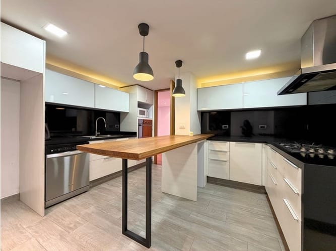 Apartamento de 2 alcobas en venta en Los Rosales, Bogotá, 150 m² · foto 4 de 18