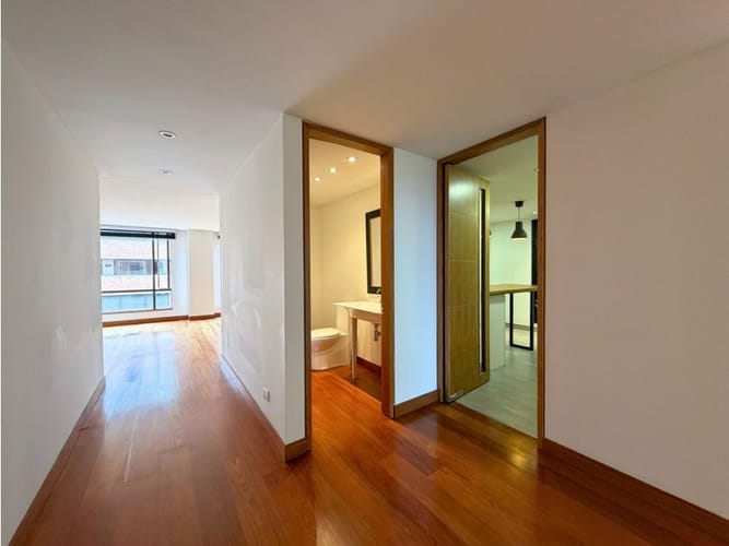 Apartamento de 2 alcobas en venta en Los Rosales, Bogotá, 150 m² · foto 6 de 18