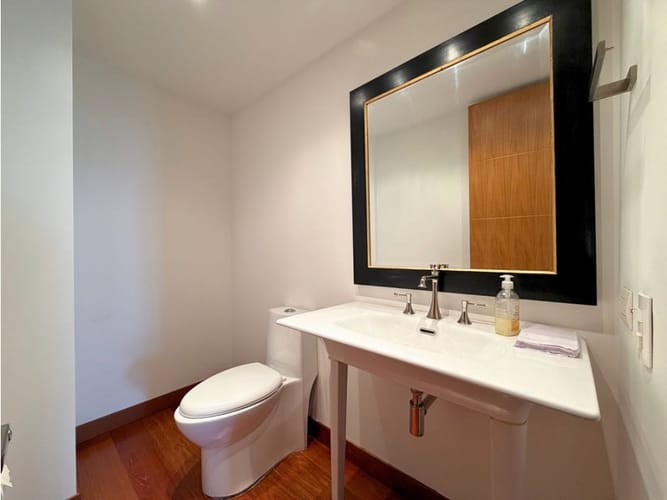 Apartamento de 2 alcobas en venta en Los Rosales, Bogotá, 150 m² · foto 7 de 18
