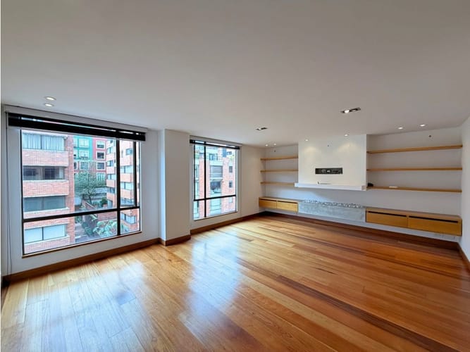 Apartamento de 2 alcobas en venta en Los Rosales, Bogotá, 150 m² · foto 8 de 18