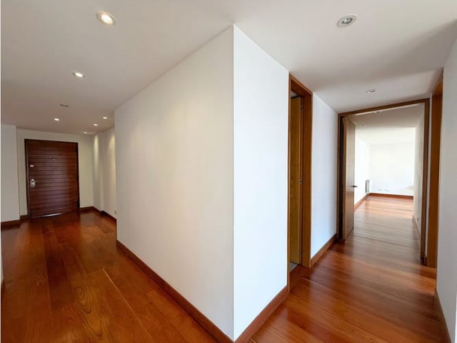Apartamento de 2 alcobas en venta en Los Rosales, Bogotá, 150 m² · foto 10 de 18