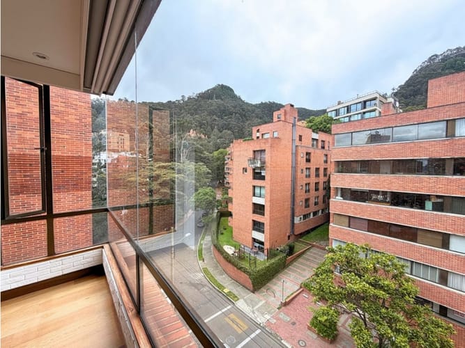 Apartamento de 2 alcobas en venta en Los Rosales, Bogotá, 150 m² · foto 12 de 18
