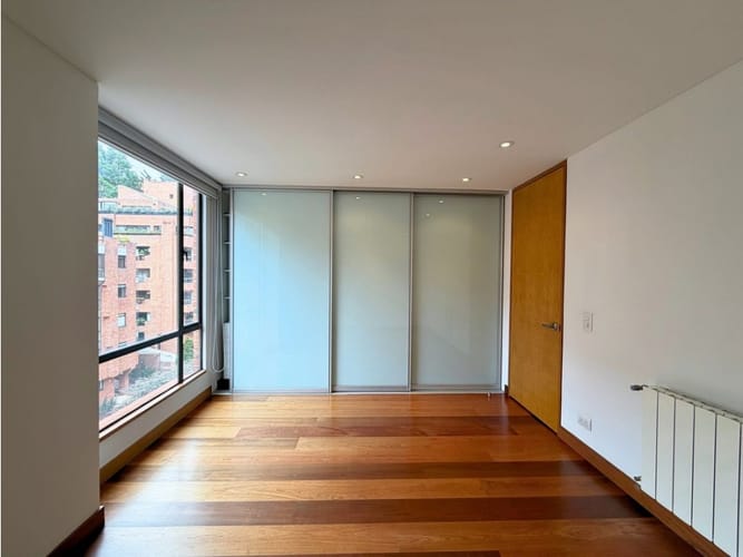 Apartamento de 2 alcobas en venta en Los Rosales, Bogotá, 150 m² · foto 16 de 18