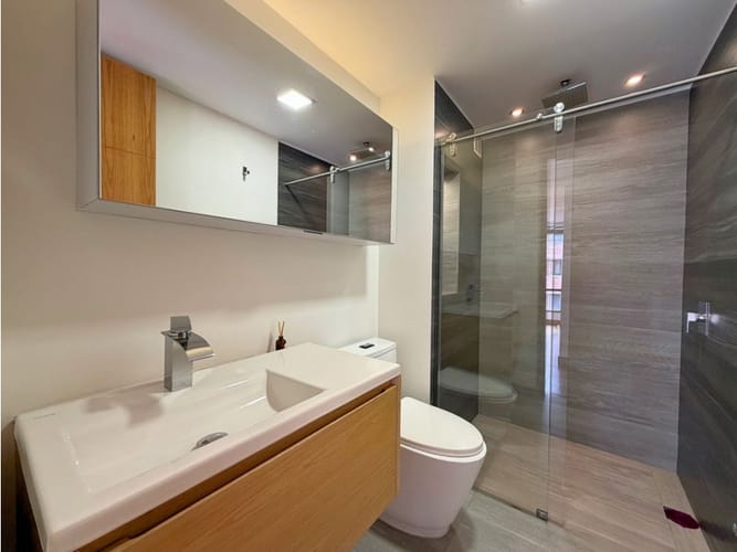 Apartamento de 2 alcobas en venta en Los Rosales, Bogotá, 150 m² · foto 17 de 18