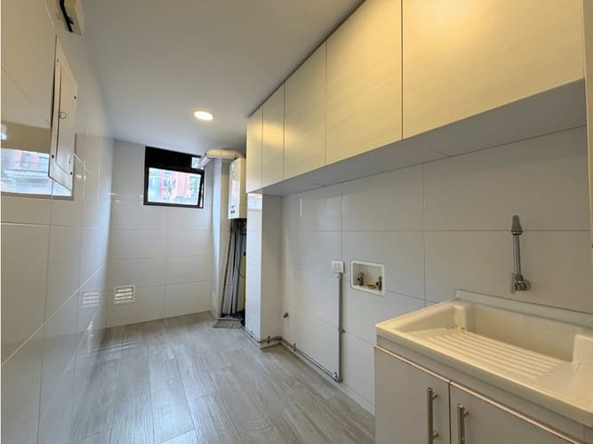 Apartamento de 2 alcobas en venta en Los Rosales, Bogotá, 150 m² · foto 18 de 18