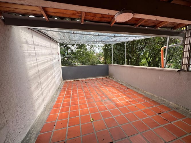 Oficina en arriendo en Manila, Medellín, 140 m² · foto 2 de 13