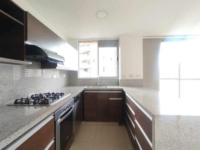 Apartamento de 3 alcobas en arriendo en Los Balsos, Medellín, 81 m² · foto 5 de 20