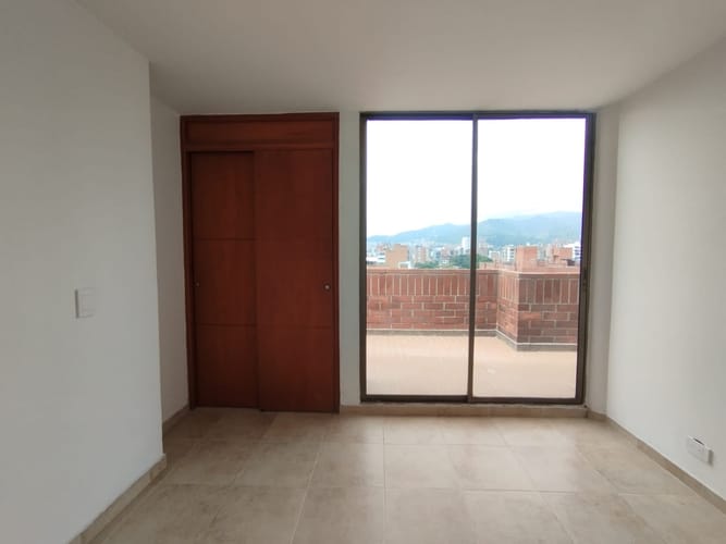 Apartamento de 4 alcobas en arriendo en Laureles, Medellín, 240 m² · foto 3 de 20