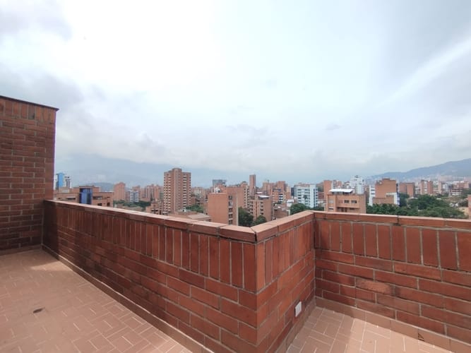 Apartamento de 4 alcobas en arriendo en Laureles, Medellín, 240 m² · foto 6 de 20