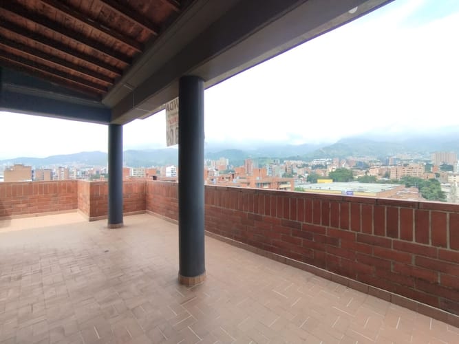 Apartamento de 4 alcobas en arriendo en Laureles, Medellín, 240 m² · foto 7 de 20