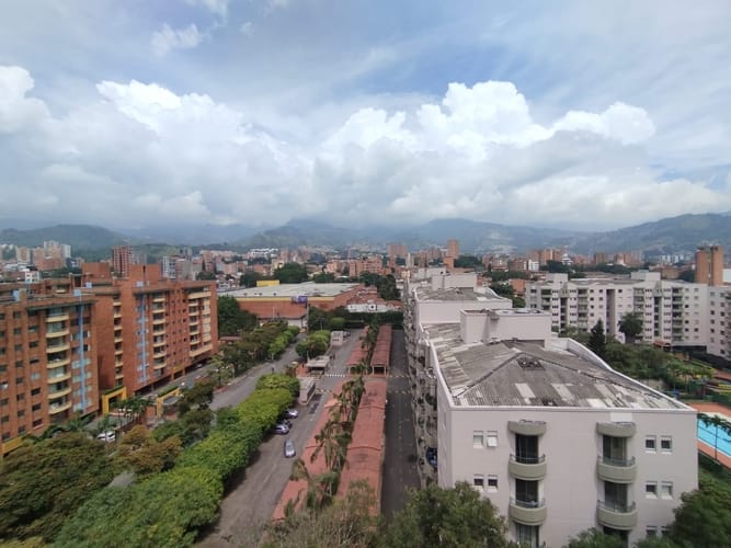 Apartamento de 4 alcobas en arriendo en Laureles, Medellín, 240 m² · foto 8 de 20